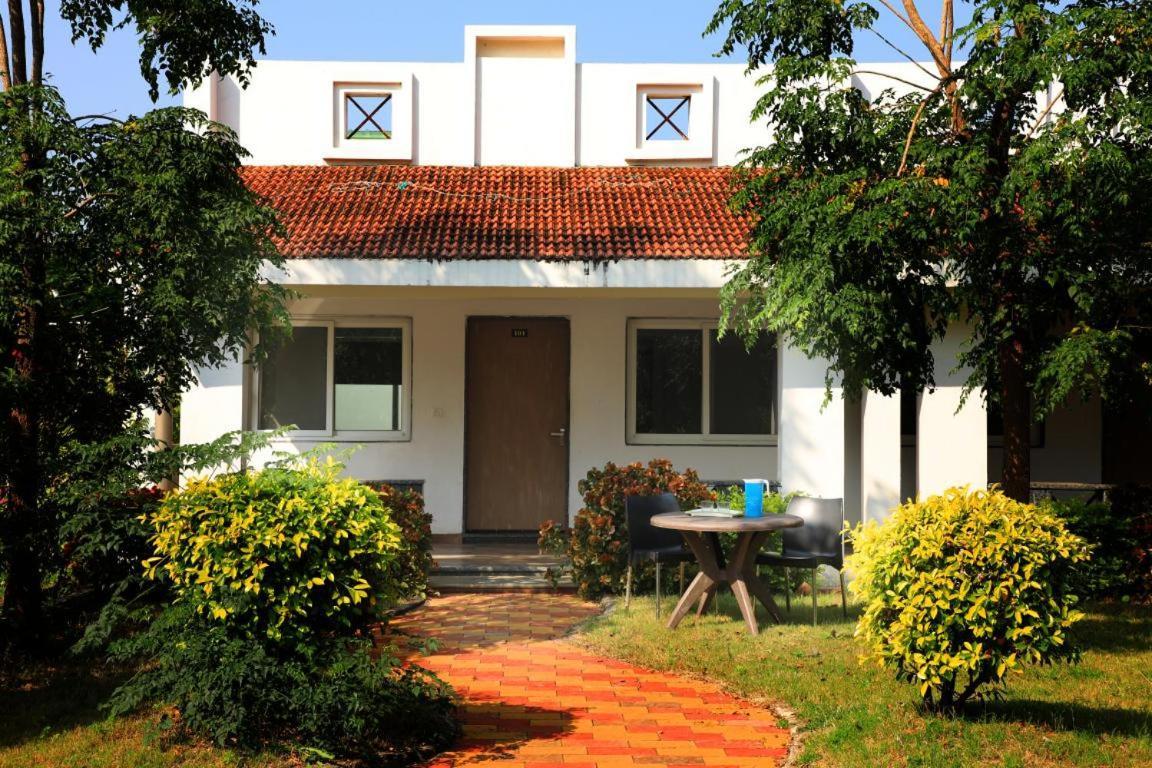 ג'אבלפור Nisarg Resort מראה חיצוני תמונה