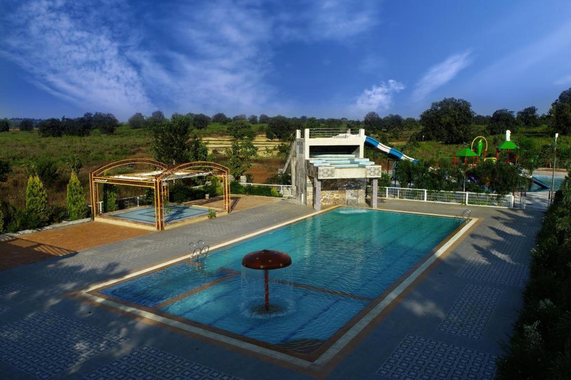ג'אבלפור Nisarg Resort מראה חיצוני תמונה
